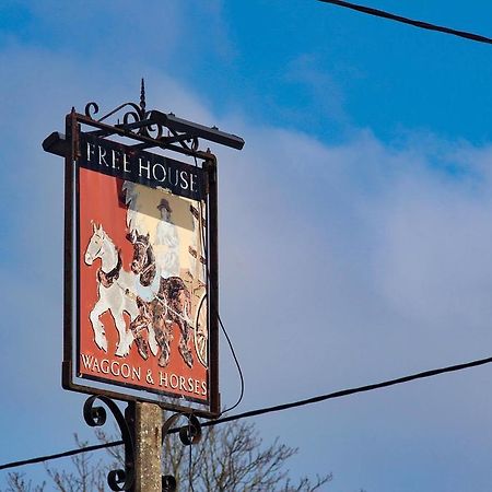 Hotel The Waggon And Horses Great Yeldham Esterno foto