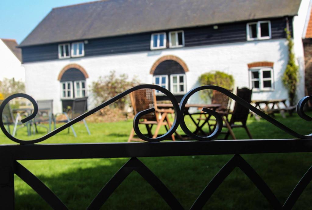Hotel The Waggon And Horses Great Yeldham Esterno foto