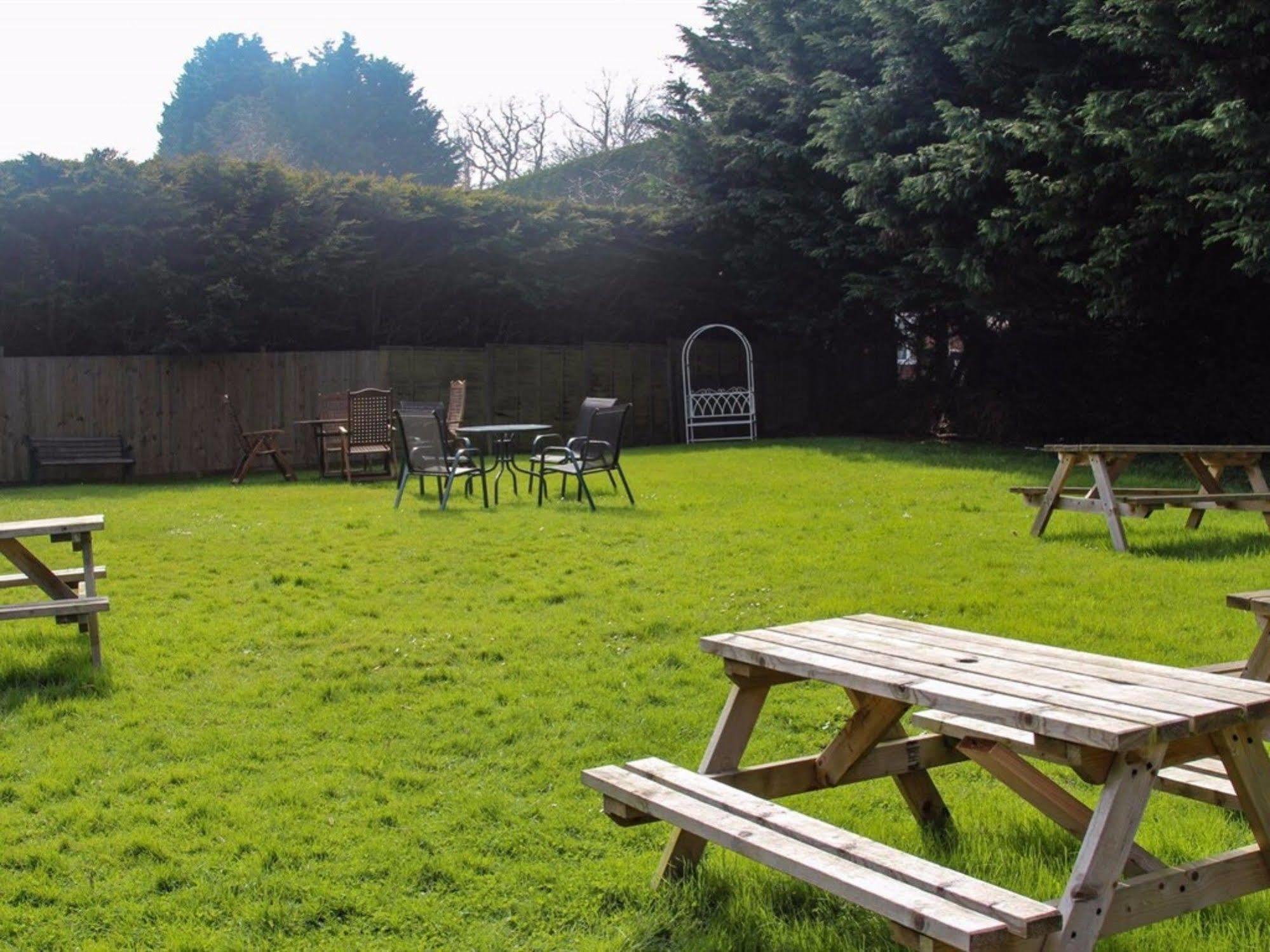 Hotel The Waggon And Horses Great Yeldham Esterno foto