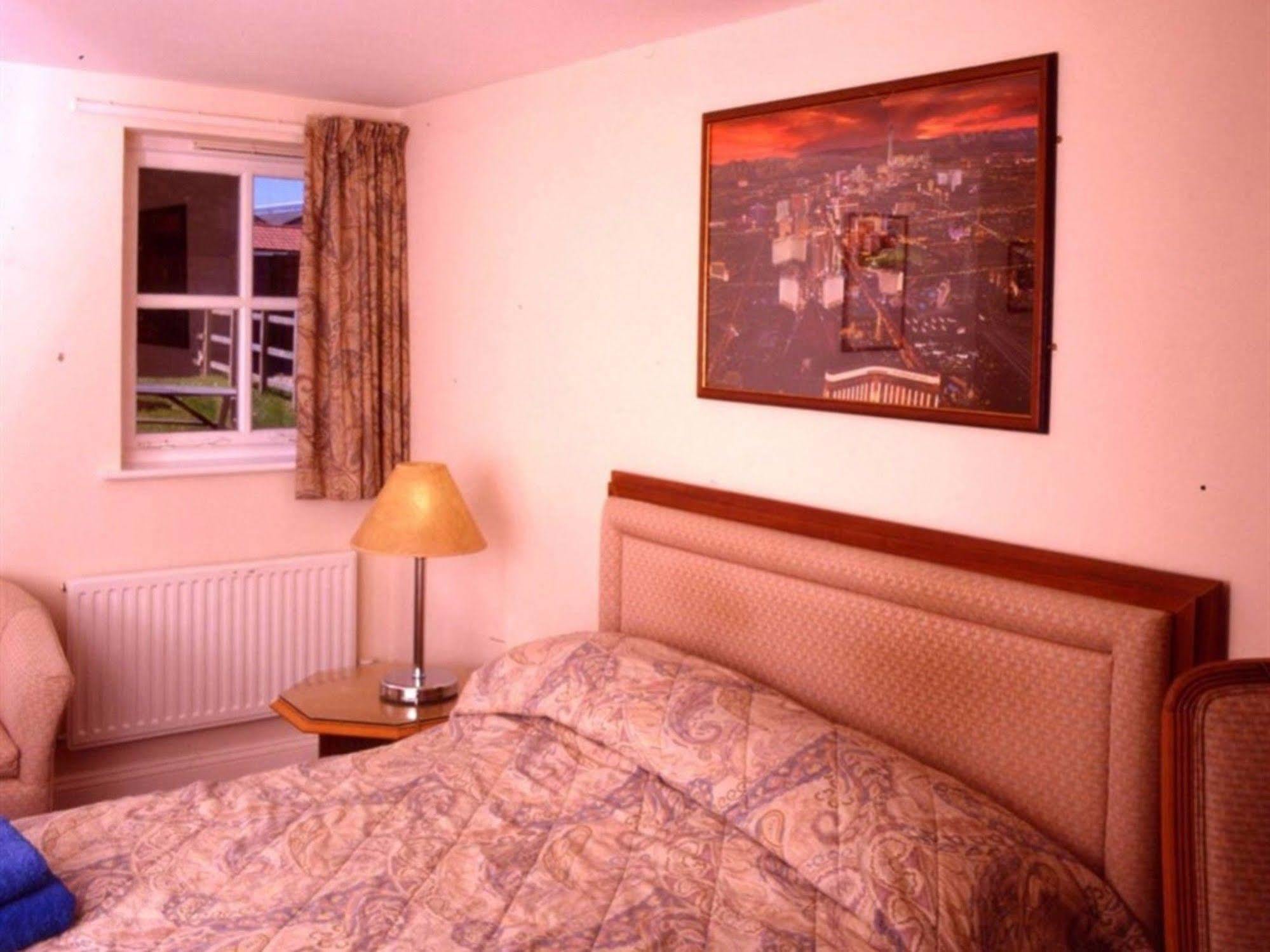 Hotel The Waggon And Horses Great Yeldham Esterno foto